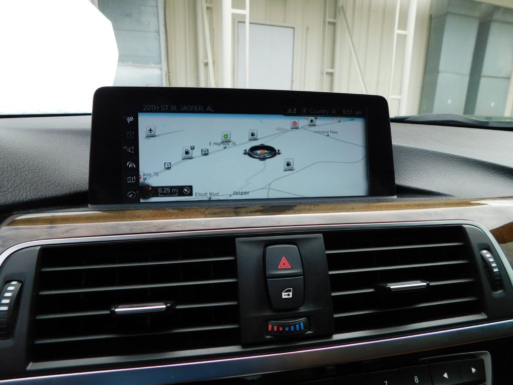 2017 BMW 3 Series Image 16