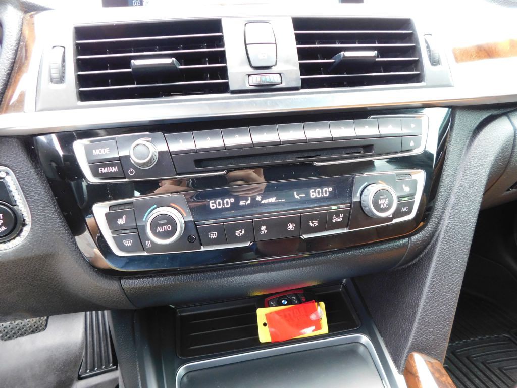 2017 BMW 3 Series Image 17