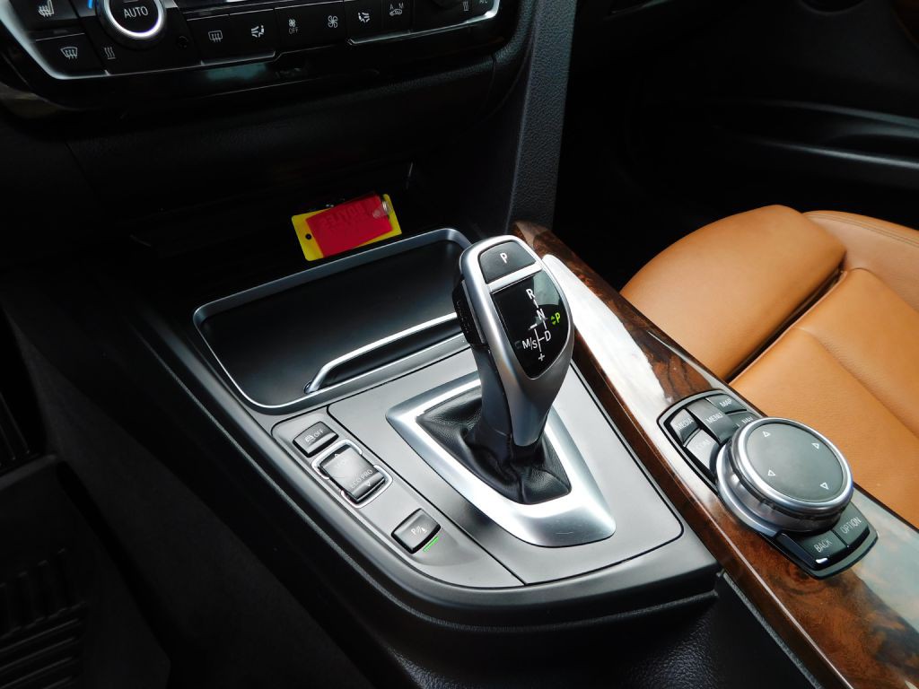 2017 BMW 3 Series Image 18