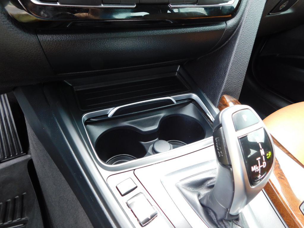 2017 BMW 3 Series Image 19
