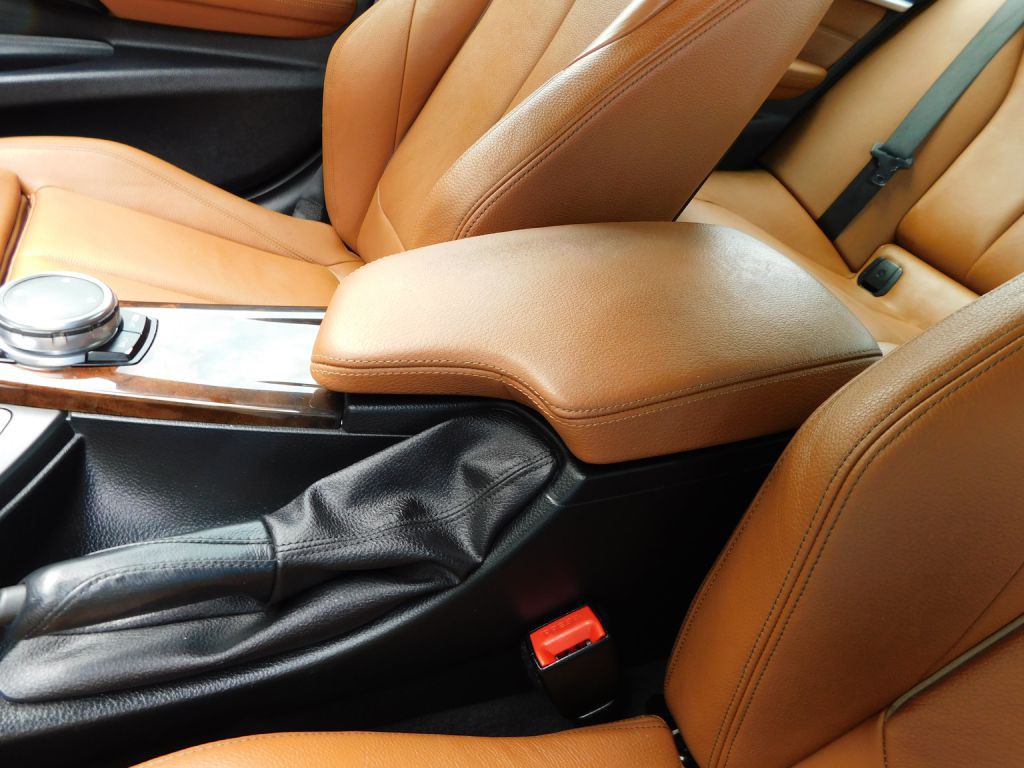 2017 BMW 3 Series Image 20