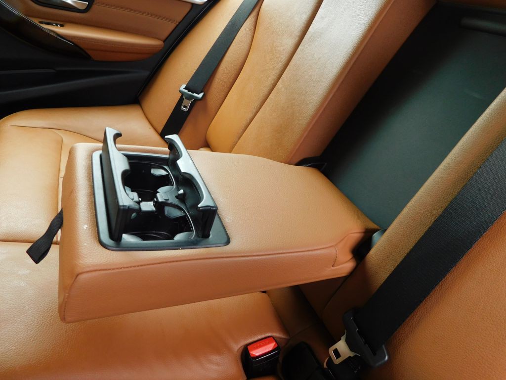 2017 BMW 3 Series Image 27