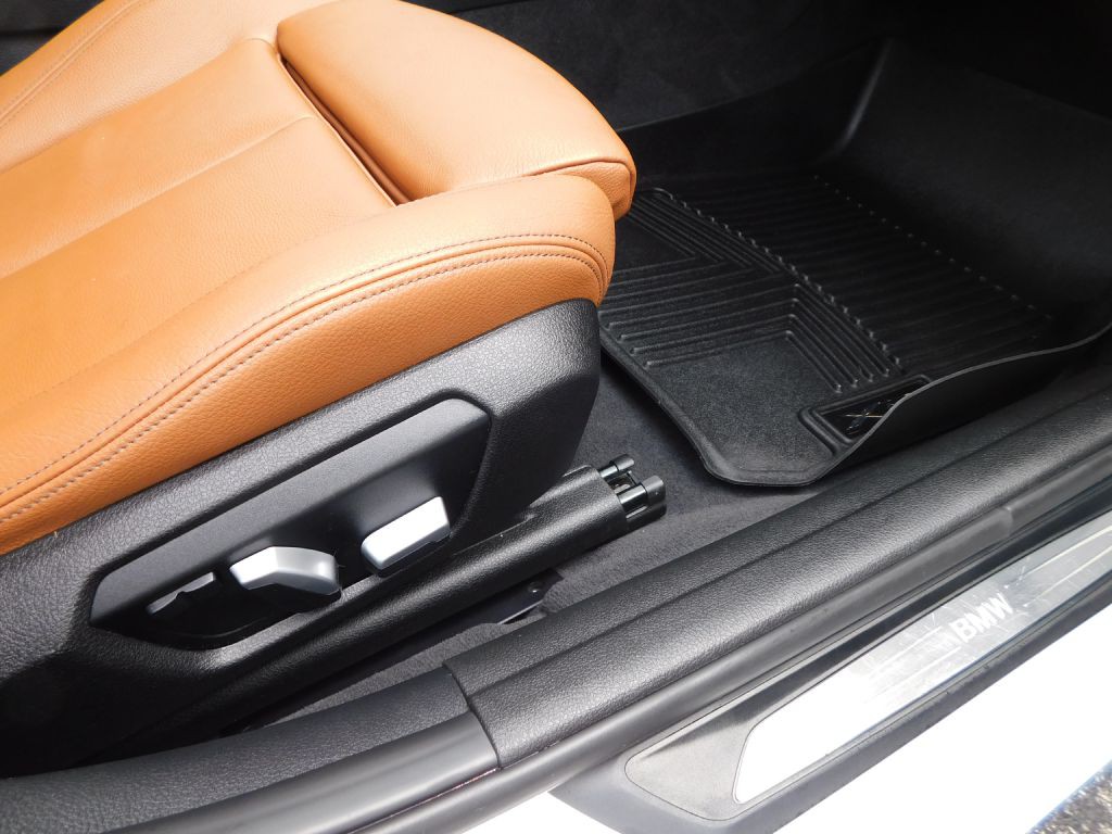 2017 BMW 3 Series Image 34