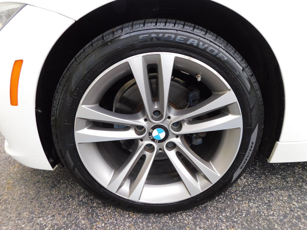 2017 BMW 3 Series Image 38