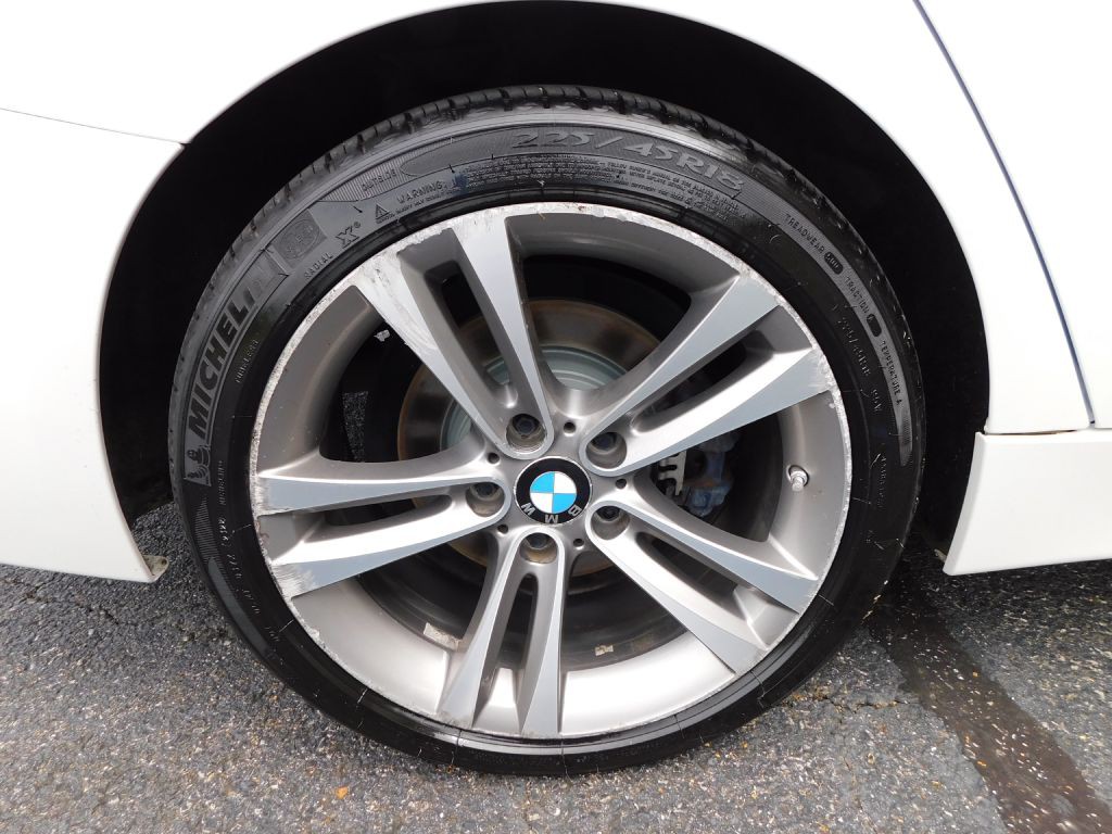 2017 BMW 3 Series Image 40