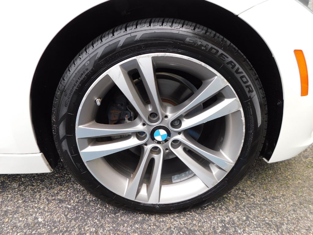 2017 BMW 3 Series Image 41