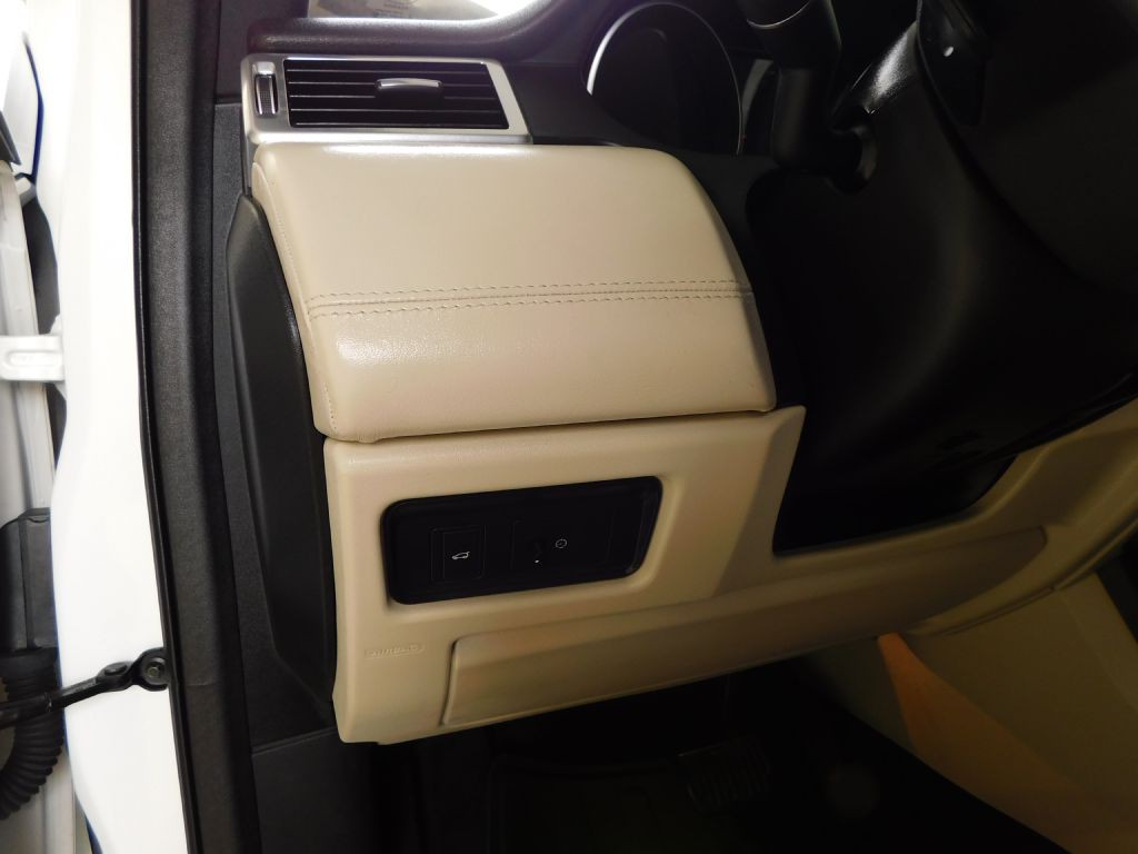 2017 Land Rover Discovery Sport Image 12