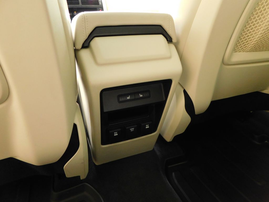 2017 Land Rover Discovery Sport Image 26