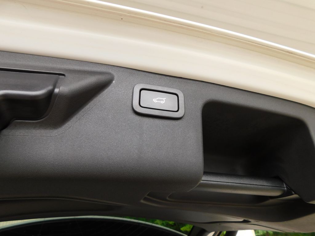 2017 Land Rover Discovery Sport Image 32