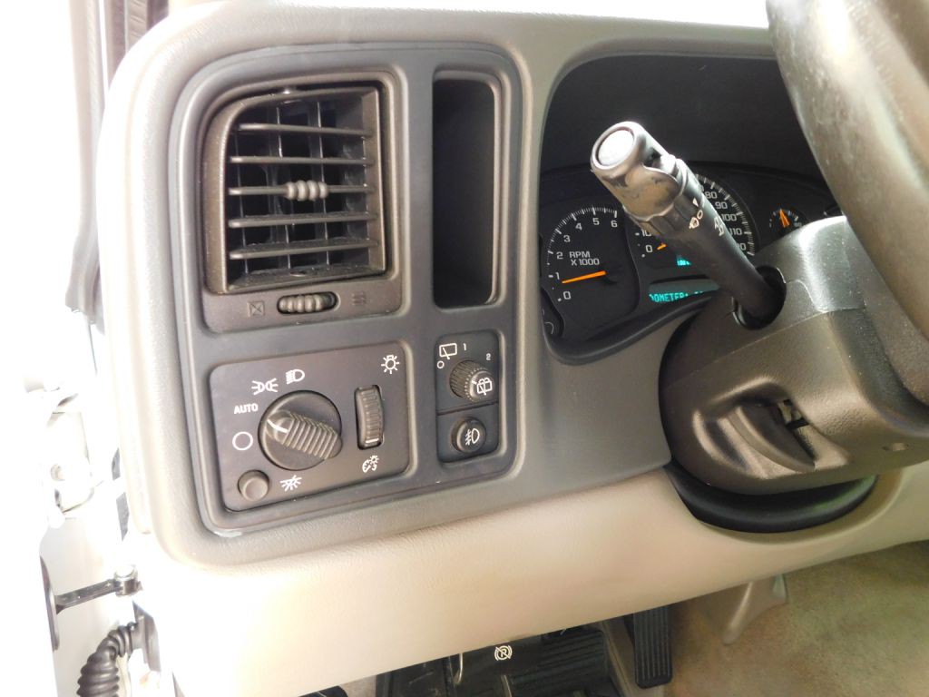 2005 Chevrolet Tahoe Image 12