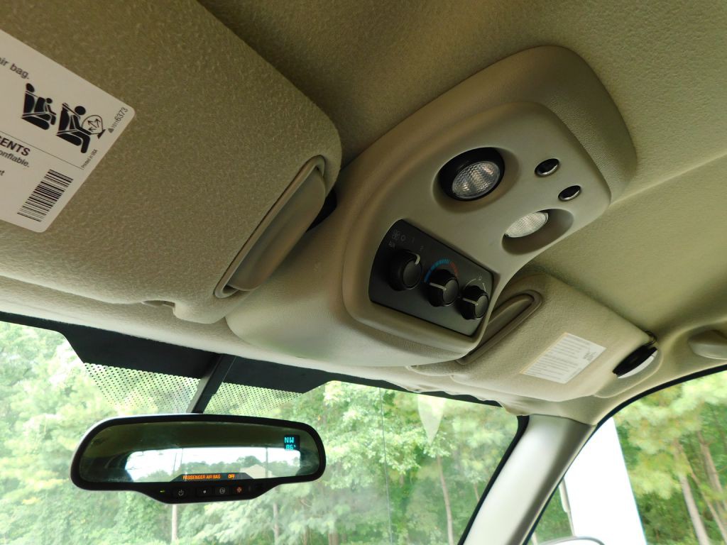 2005 Chevrolet Tahoe Image 18