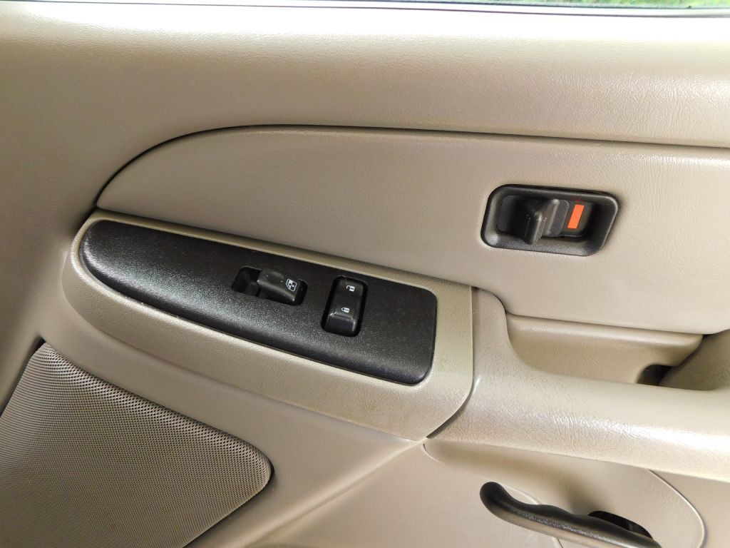 2005 Chevrolet Tahoe Image 28