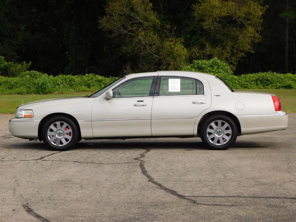 2005 Lincoln Town Car Image 4