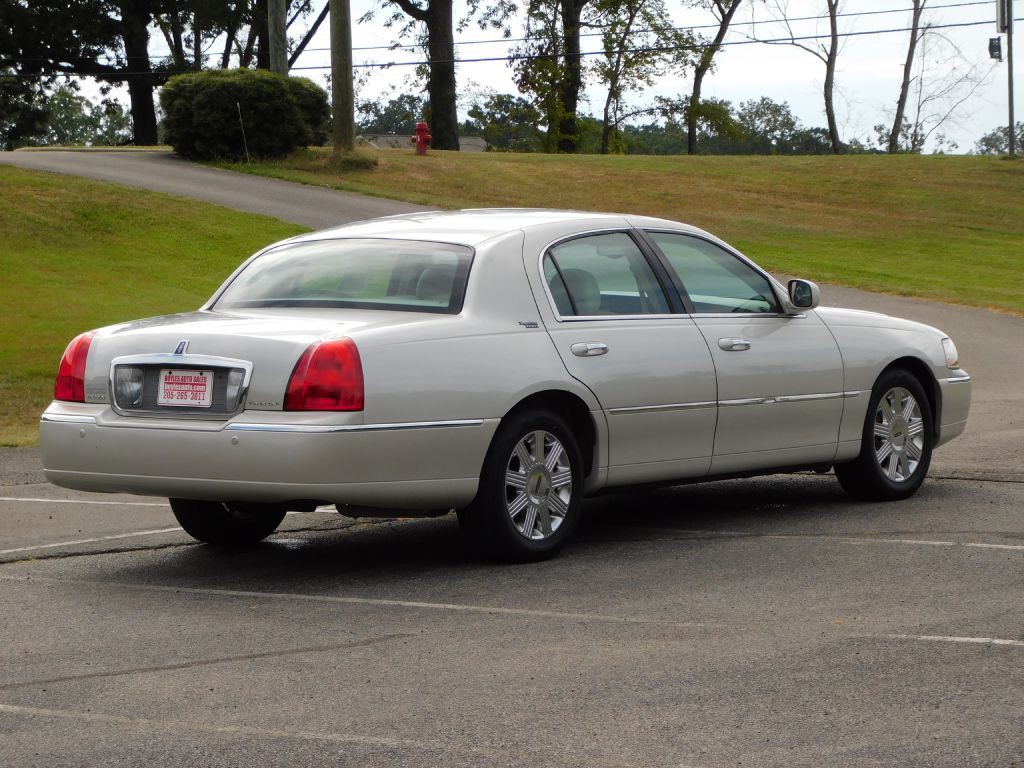 2005 Lincoln Town Car Image 6