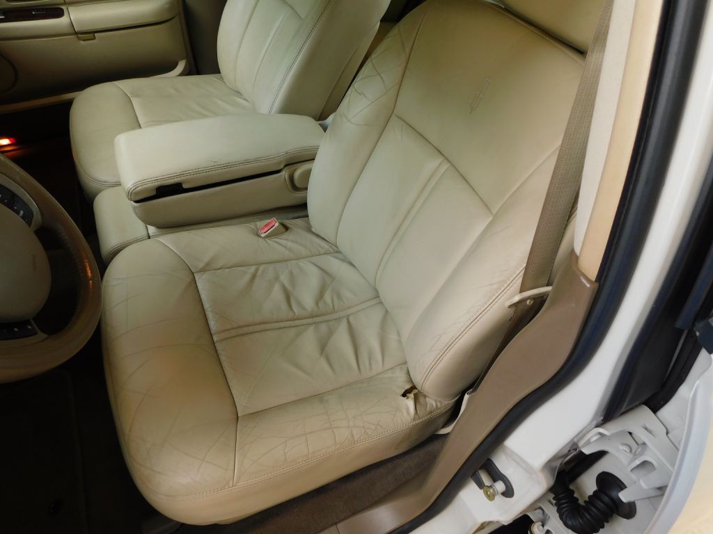 2005 Lincoln Town Car Image 9
