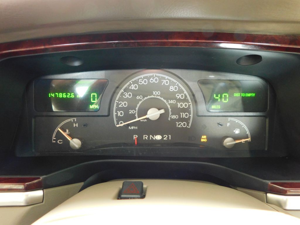 2005 Lincoln Town Car Image 10