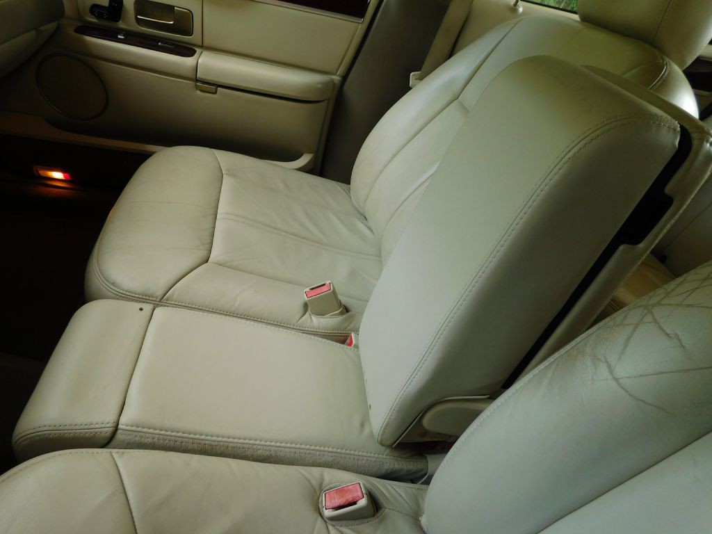 2005 Lincoln Town Car Image 17