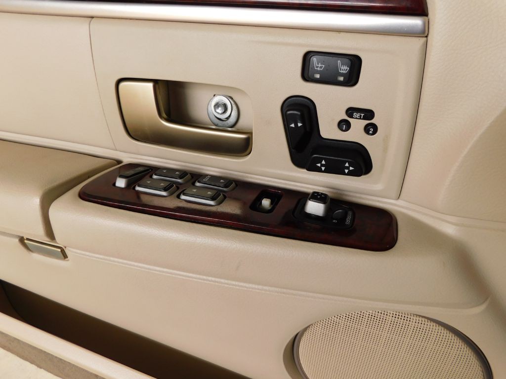 2005 Lincoln Town Car Image 22