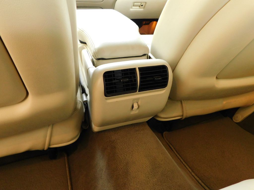 2005 Lincoln Town Car Image 25
