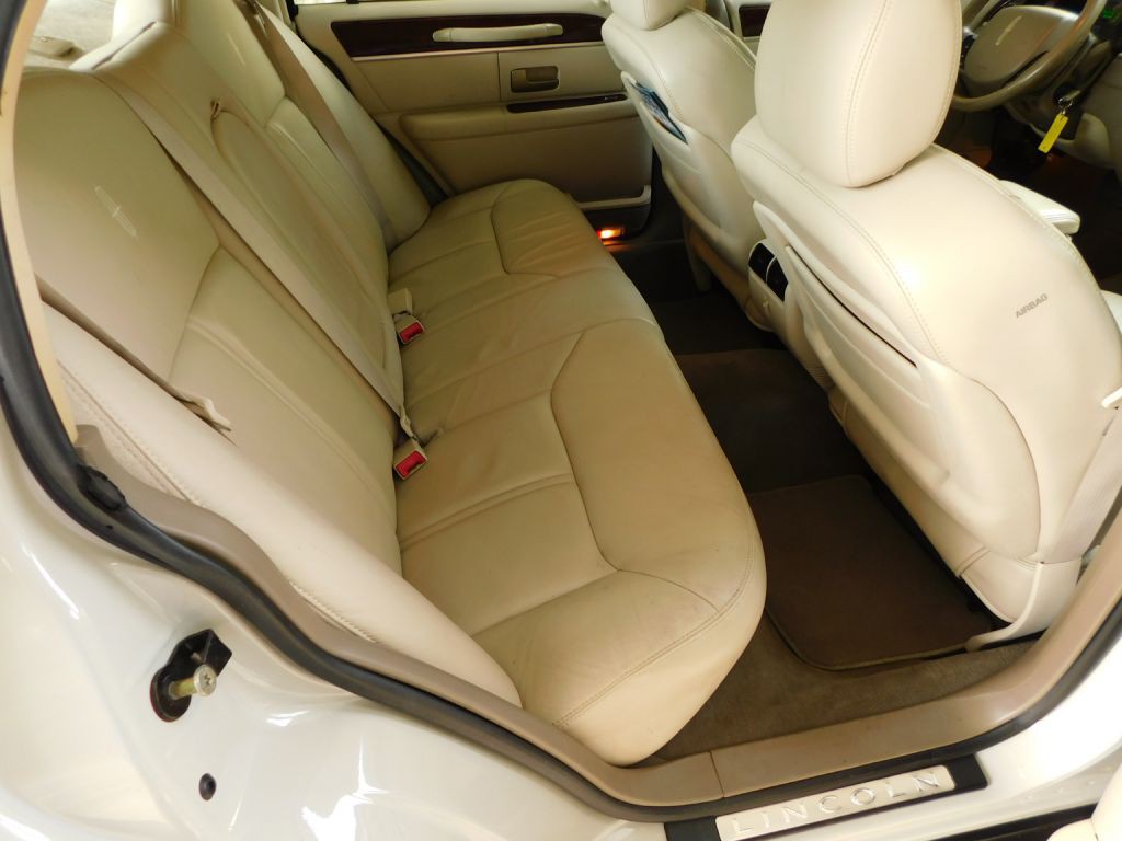 2005 Lincoln Town Car Image 30