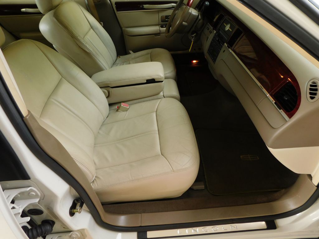 2005 Lincoln Town Car Image 31