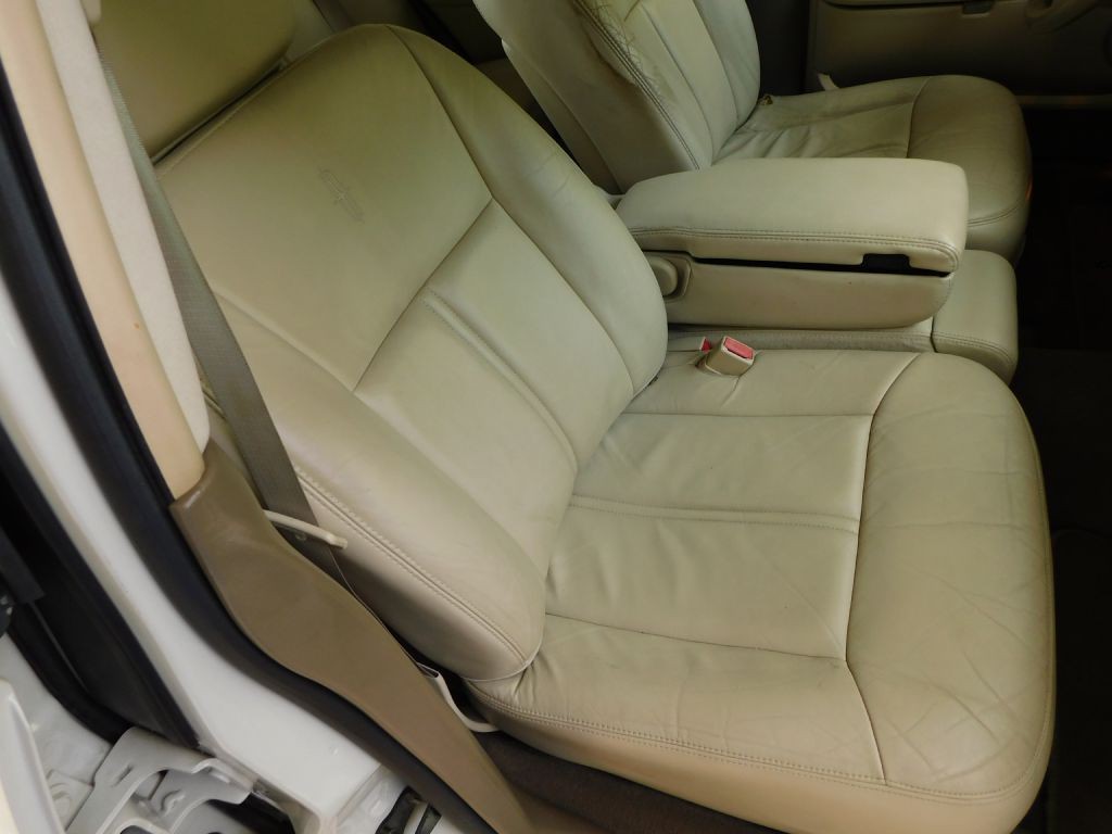 2005 Lincoln Town Car Image 32