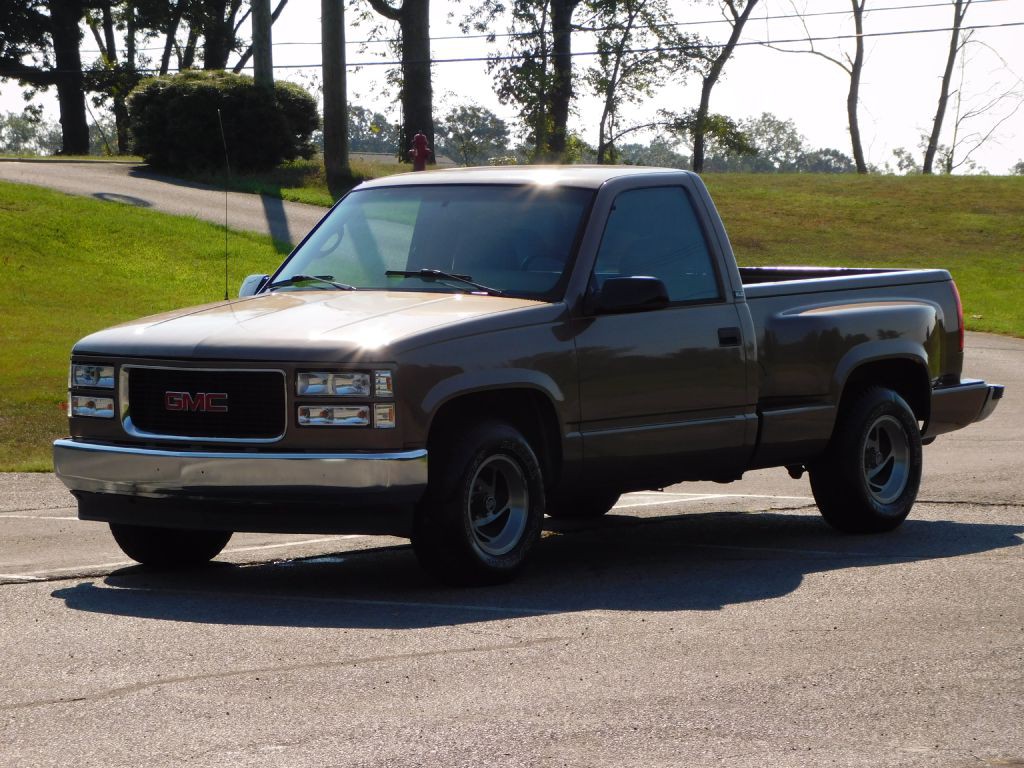 1995 GMC Sierra Image 2
