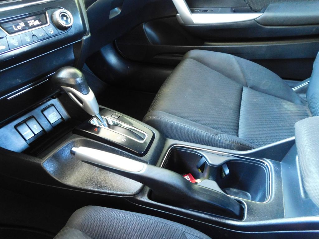 2015 Honda Civic Image 17