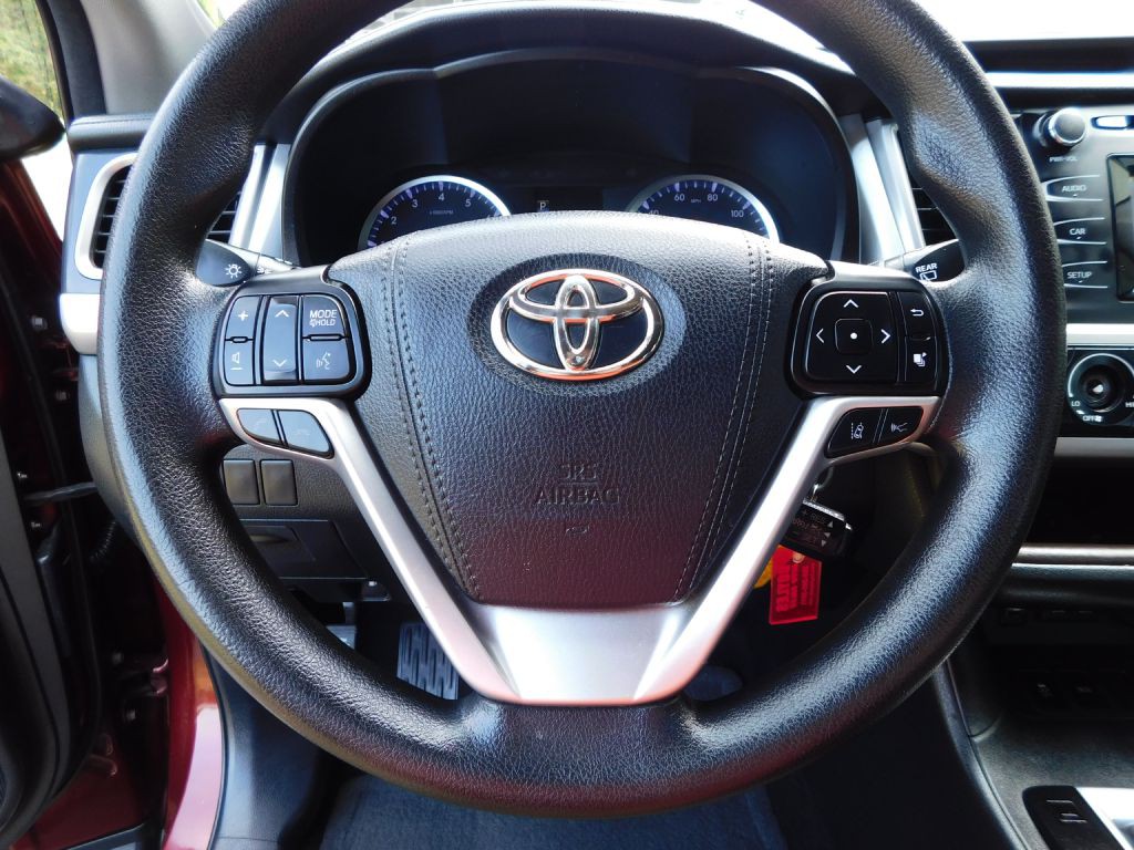 2017 Toyota Highlander Image 10