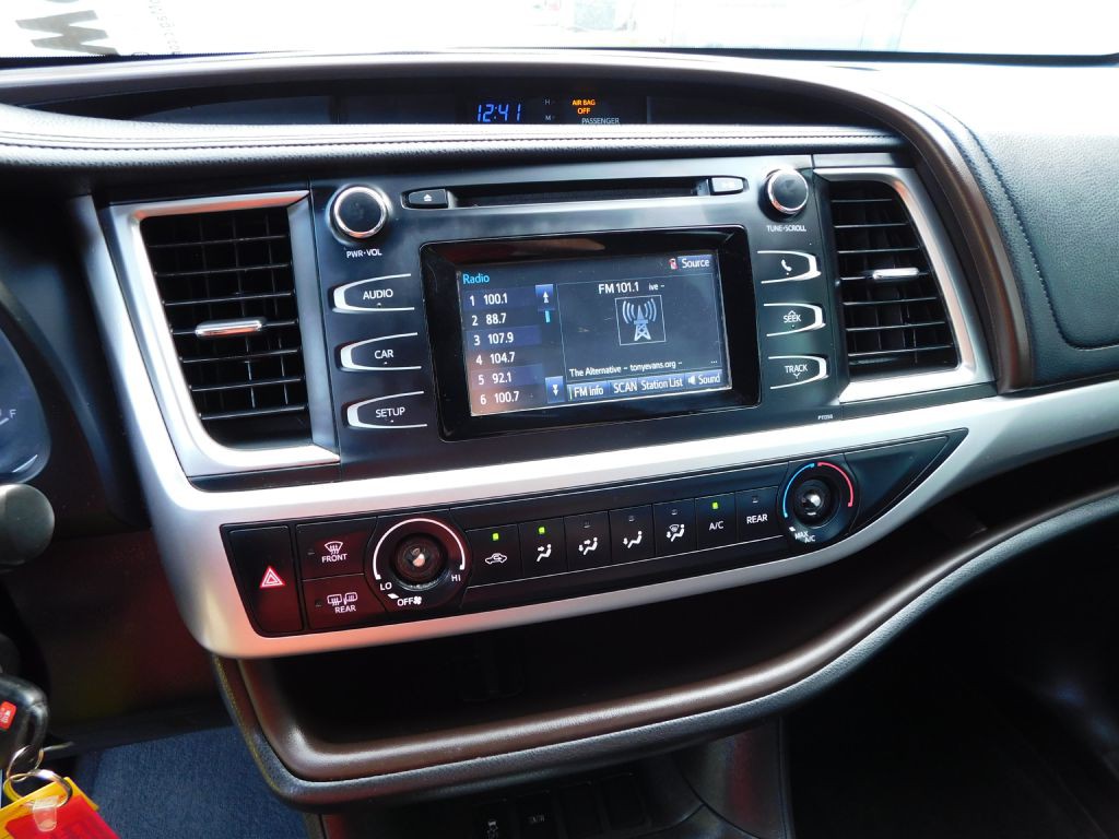 2017 Toyota Highlander Image 12