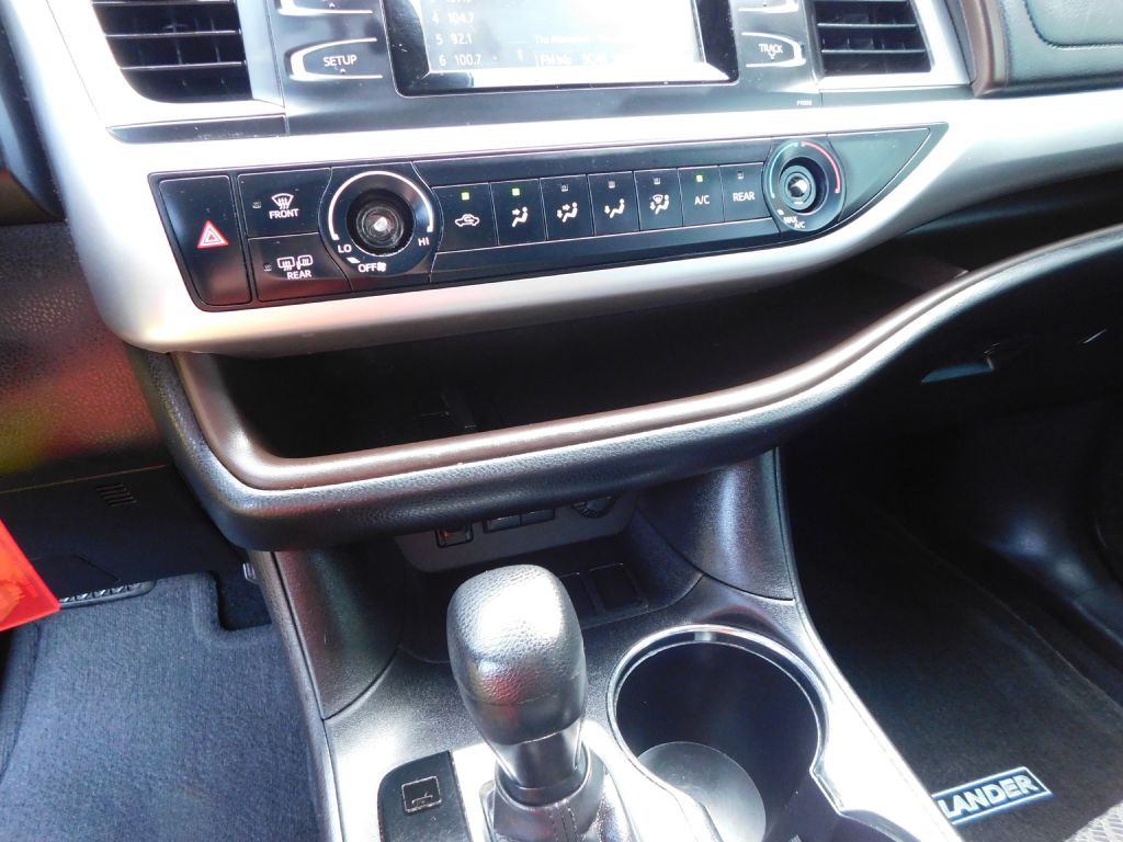 2017 Toyota Highlander Image 14