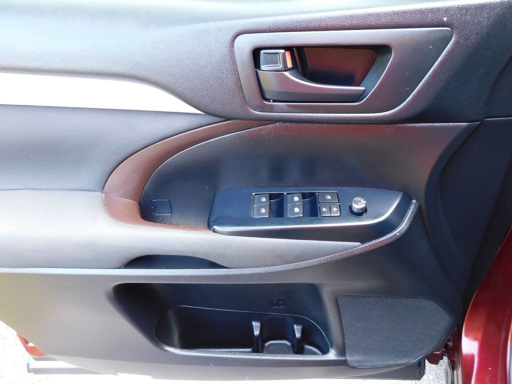 2017 Toyota Highlander Image 19