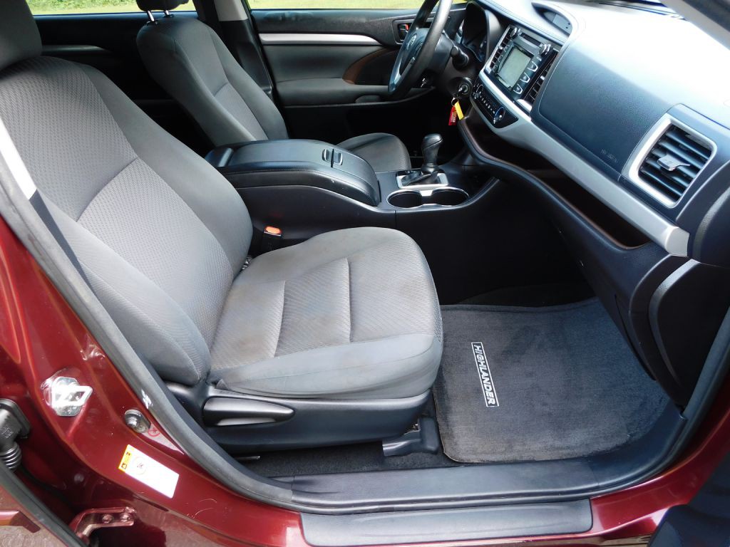 2017 Toyota Highlander Image 28