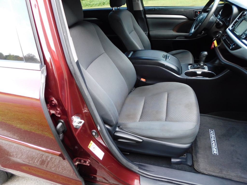 2017 Toyota Highlander Image 29