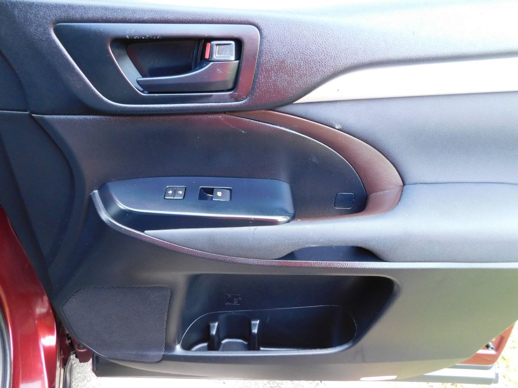 2017 Toyota Highlander Image 30