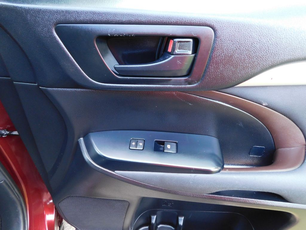 2017 Toyota Highlander Image 31