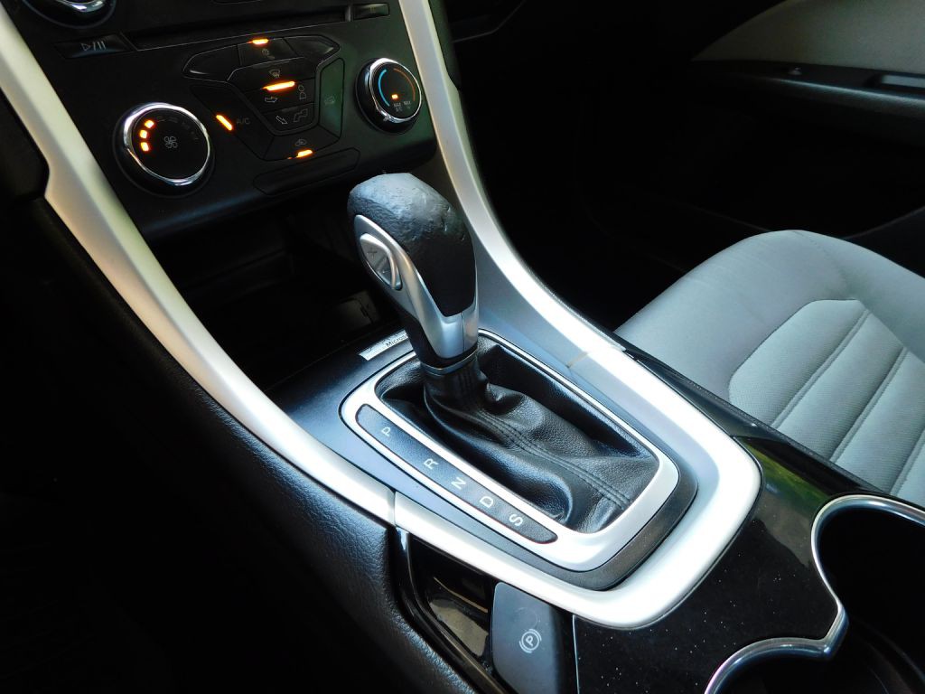 2015 Ford Fusion Image 16