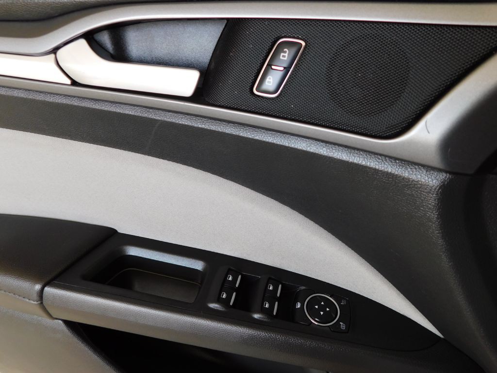 2015 Ford Fusion Image 21