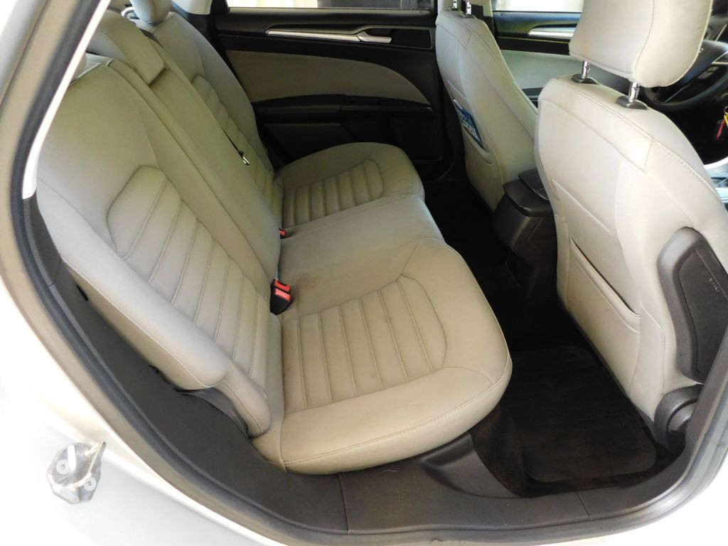2015 Ford Fusion Image 24