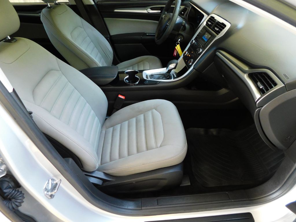 2015 Ford Fusion Image 25
