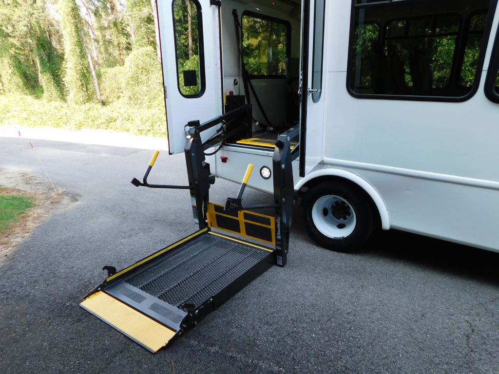 2017 Ford Econoline Image 29