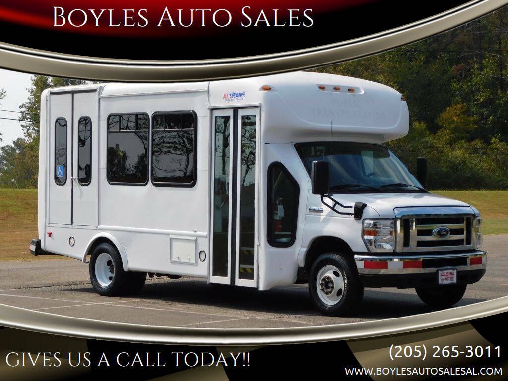 2017 Ford Econoline Image 1