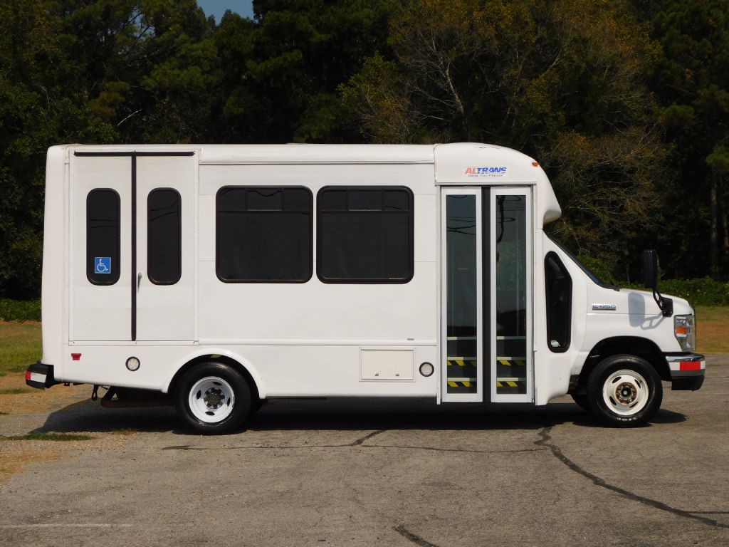 2017 Ford Econoline Image 4