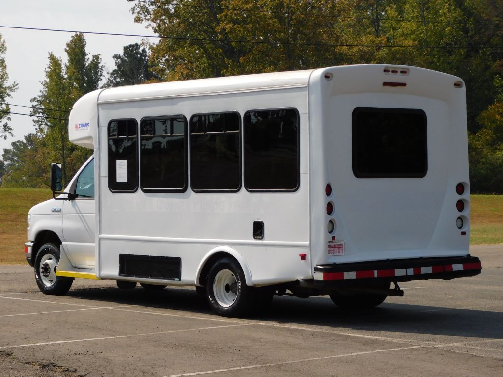 2017 Ford Econoline Image 6