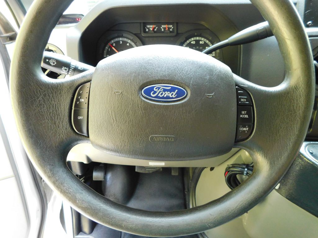 2017 Ford Econoline Image 12
