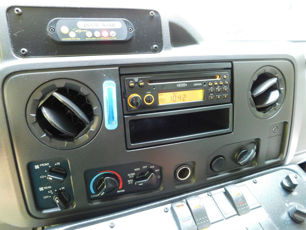 2017 Ford Econoline Image 15