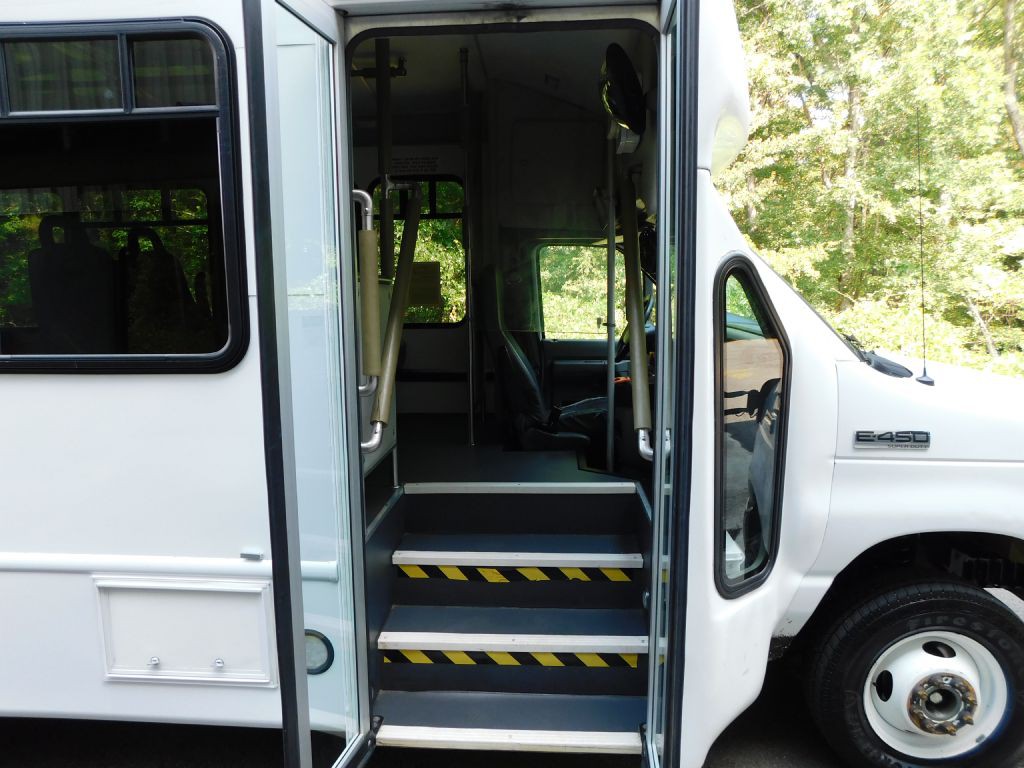 2017 Ford Econoline Image 19