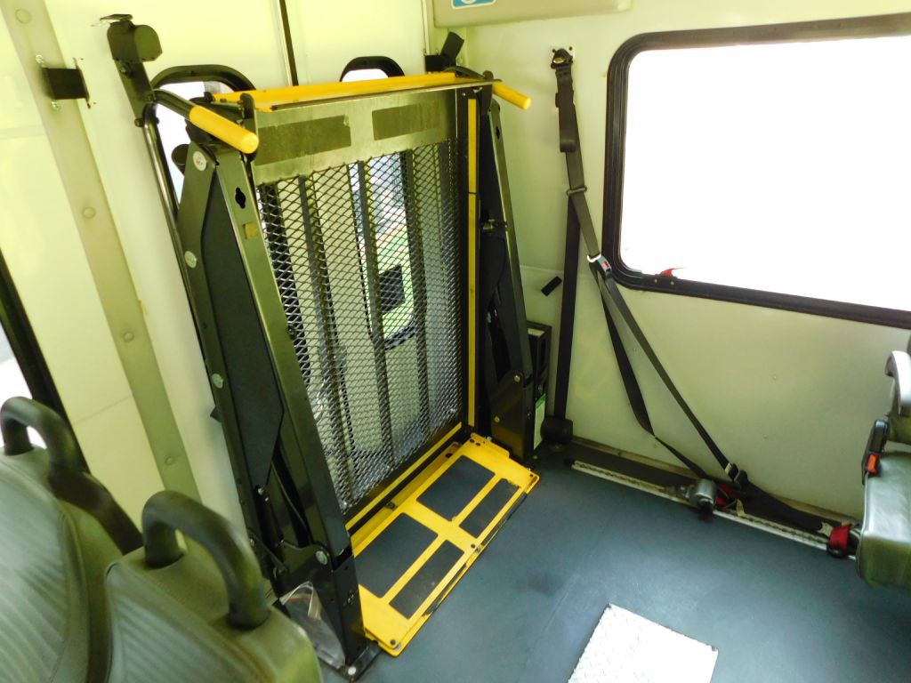 2017 Ford Econoline Image 23