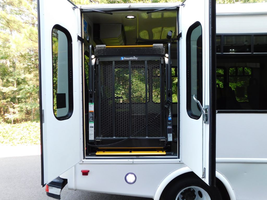 2017 Ford Econoline Image 28