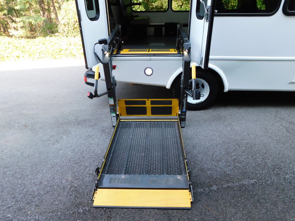 2017 Ford Econoline Image 29